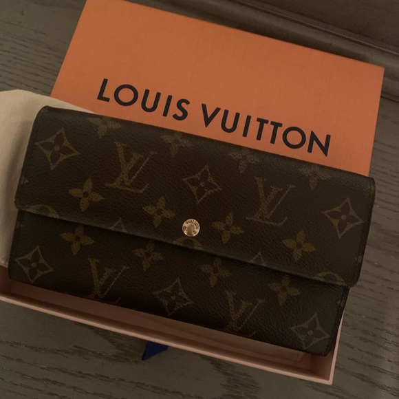 Louis Vuitton Handbags - Louis Vuitton Sarah Long Wallet.